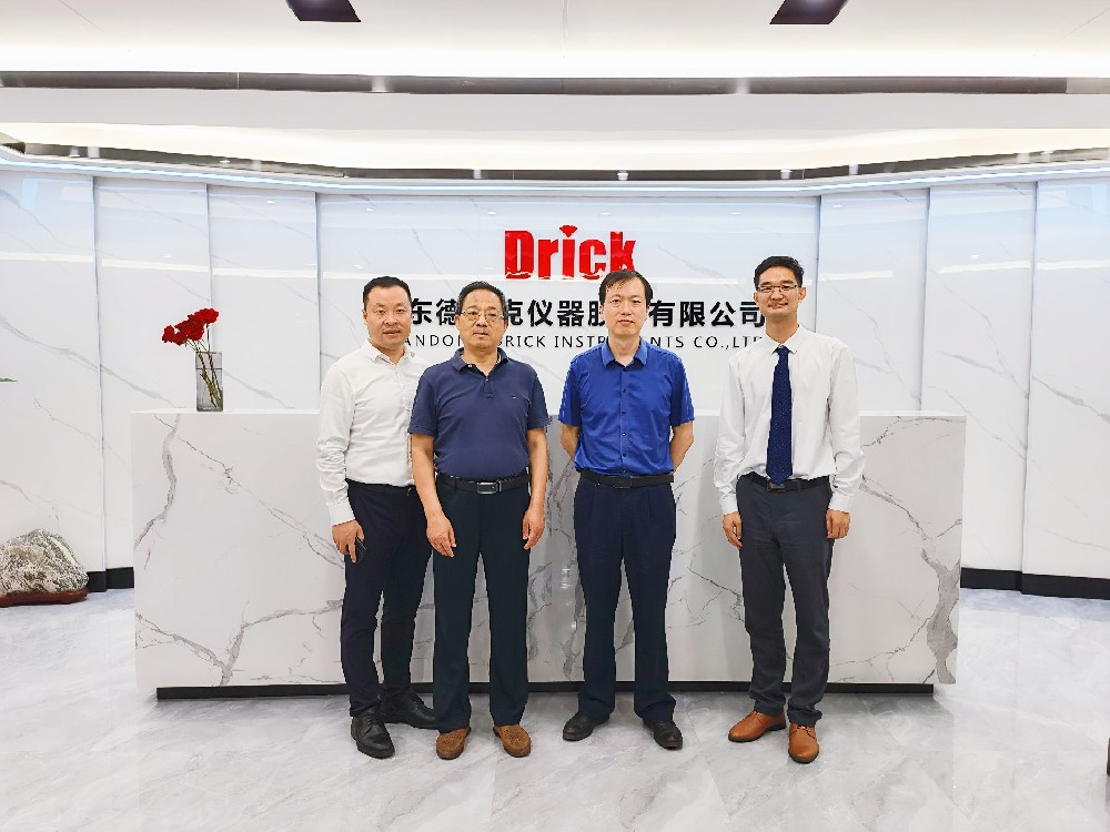 濟南市天橋區(qū)貿促會會長孫正、歷城區(qū)貿促會會長趙金鐘蒞臨德瑞克考察指導